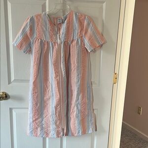 Croft& barrow stripe zipper front  2 pocket lightweight housecoat/ nightgown